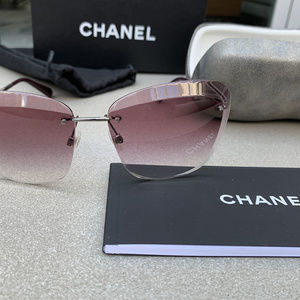 Round Sunglasses  Silver & Pink frame. Pink grad